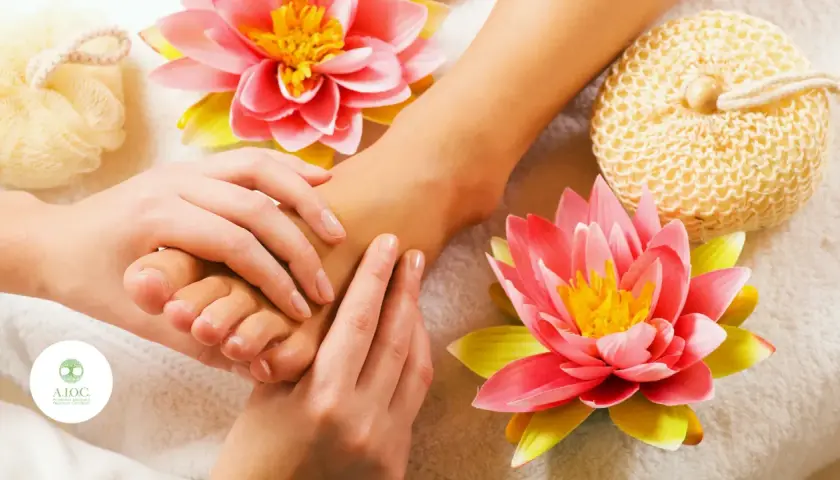 Massaggio rilassante ai piedi, con fiori di loto e spugne naturali. Si lavora sui meridiani dita piedi per un benessere totale.