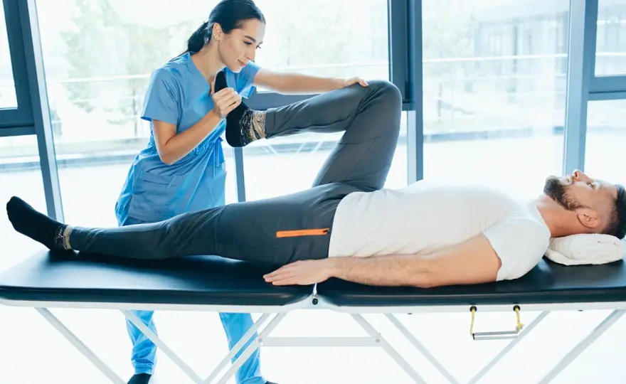 Massaggio per sciatalgia - Funziona davvero? La verità e le tecniche