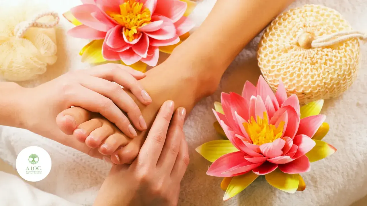 Massaggio rilassante ai piedi, con fiori di loto e spugne naturali. Si lavora sui meridiani dita piedi per un benessere totale.