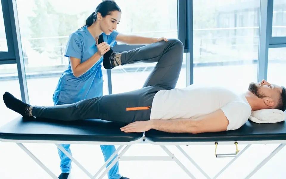 Massaggio per sciatalgia - Funziona davvero? La verità e le tecniche